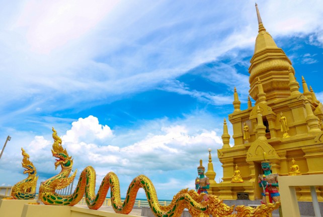 LAEM SOR PAGODA: A SACRED GEM BY THE SEA